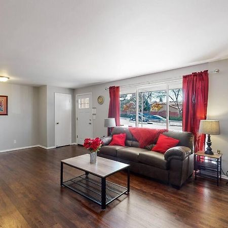 Large Remodeled Home With 5 Bedrooms 4 King Bed 센테니얼 외부 사진
