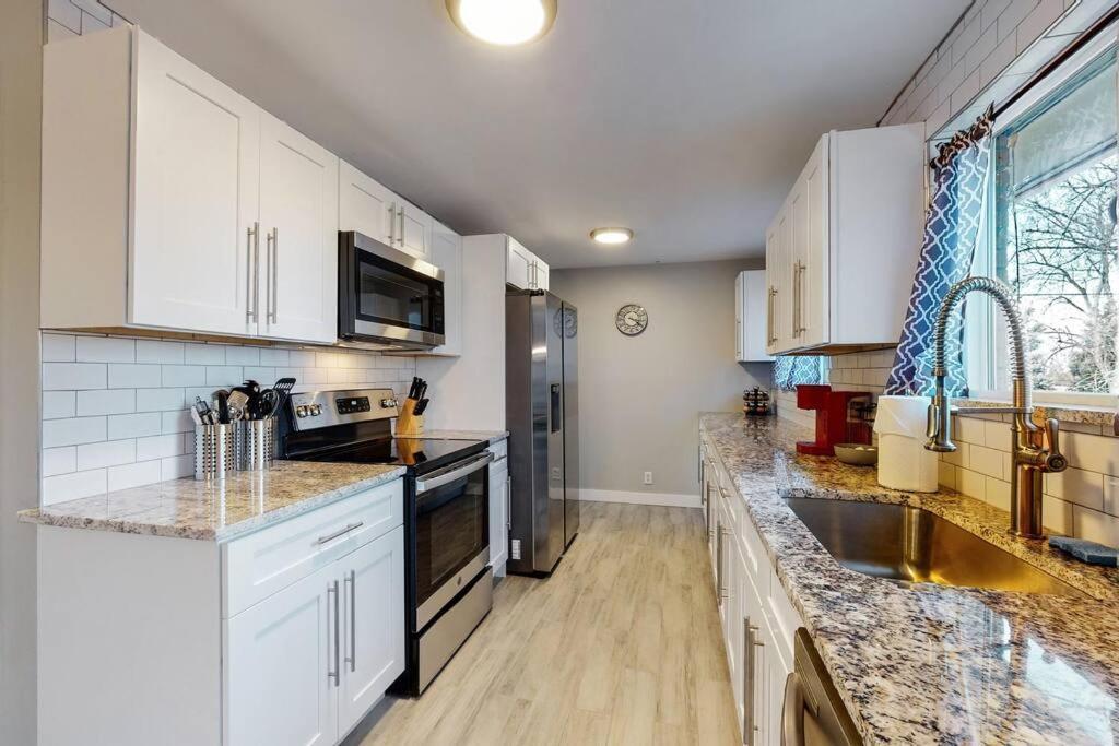 Large Remodeled Home With 5 Bedrooms 4 King Bed 센테니얼 외부 사진