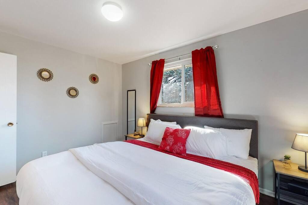 Large Remodeled Home With 5 Bedrooms 4 King Bed 센테니얼 외부 사진