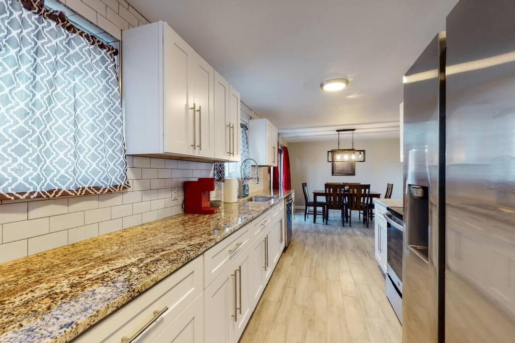 Large Remodeled Home With 5 Bedrooms 4 King Bed 센테니얼 외부 사진