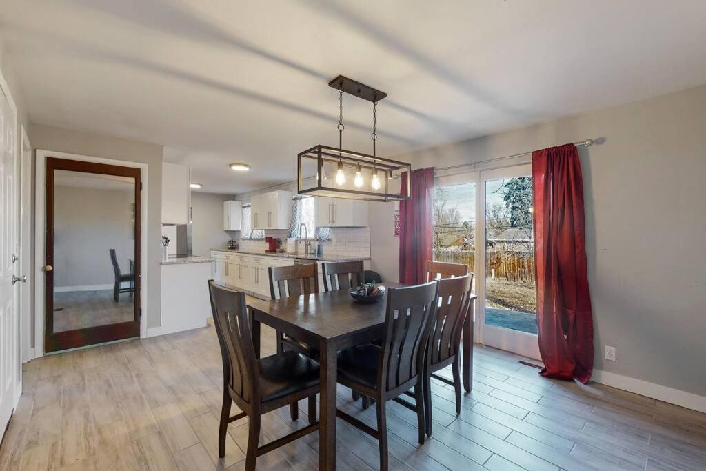 Large Remodeled Home With 5 Bedrooms 4 King Bed 센테니얼 외부 사진