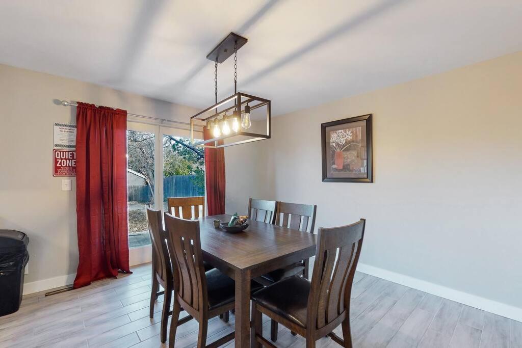 Large Remodeled Home With 5 Bedrooms 4 King Bed 센테니얼 외부 사진