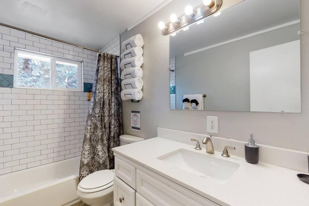Large Remodeled Home With 5 Bedrooms 4 King Bed 센테니얼 외부 사진